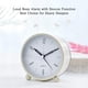 thumbnail image 4 of Reloj despertador analógico, silencioso, pequeño, con luz de noche, funciona con pilas, diseño sencillo, 4 of 6