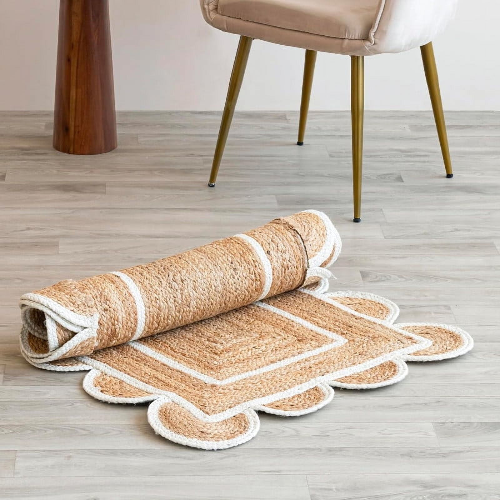 QUINCH Natural Jute Hand Braided Scalloped Area Rug
