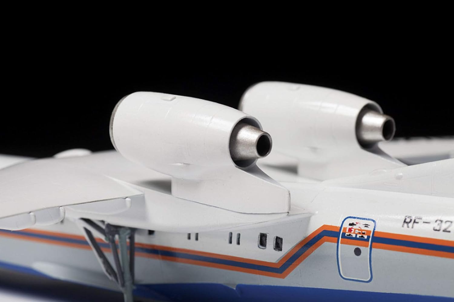 Zvezda 530007034 1:144 Beriev Be-200 ES Multi Role amph, Model, Plastic Construction, Assembly