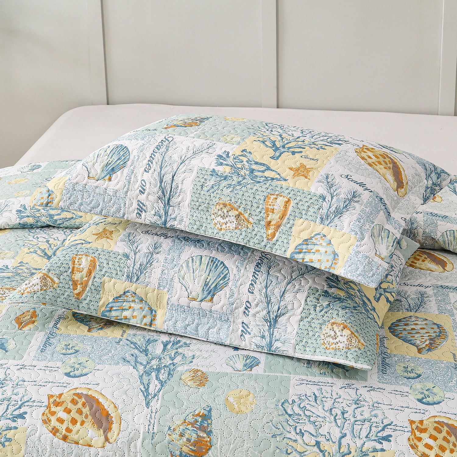 Kebury Ocean Beach Theme Quilts Bedding Set Queen Size Lightweight Patchwork Coastal Bedding Letter Printed Coverlets Conch Seashell Starfish Seaweed Bedspreads (1 Quilt, 2 Pillow Shams)