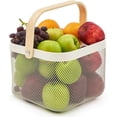 thumbnail image 1 of Panier de Rangement Élégant, Design en Maille Métallique avec Poignée en Bois pour une Utilisation Durable et Robuste dans la Décoration de la Maison et la Récolte de Jardin, Parfait pour les Pique-Niques et Plus (25 x 25 x 18 cm), 1 of 5