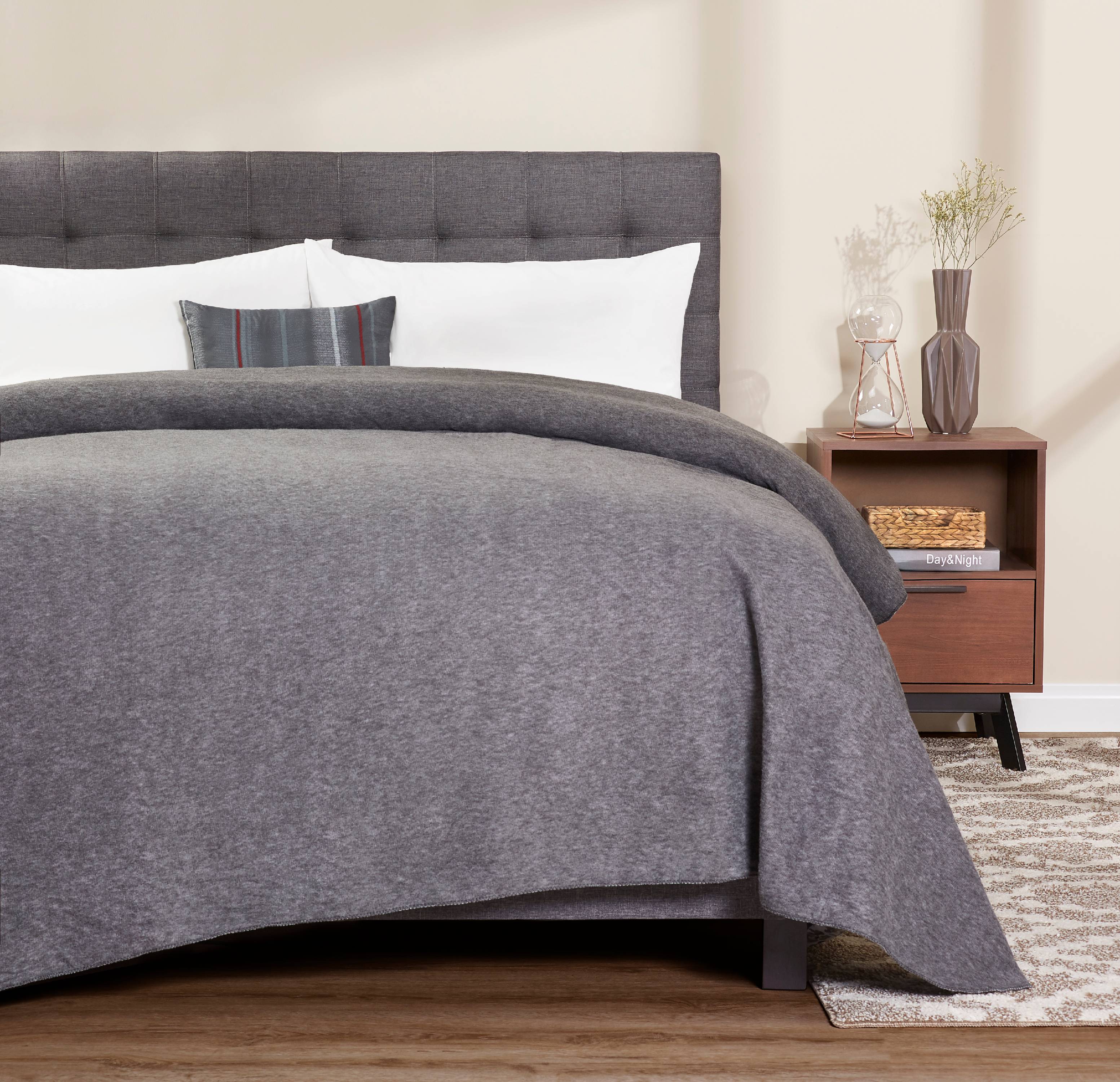 Mainstays Fleece Bed Blanket, Twin/Twin-XL, Grey & Tan, 2 Pack