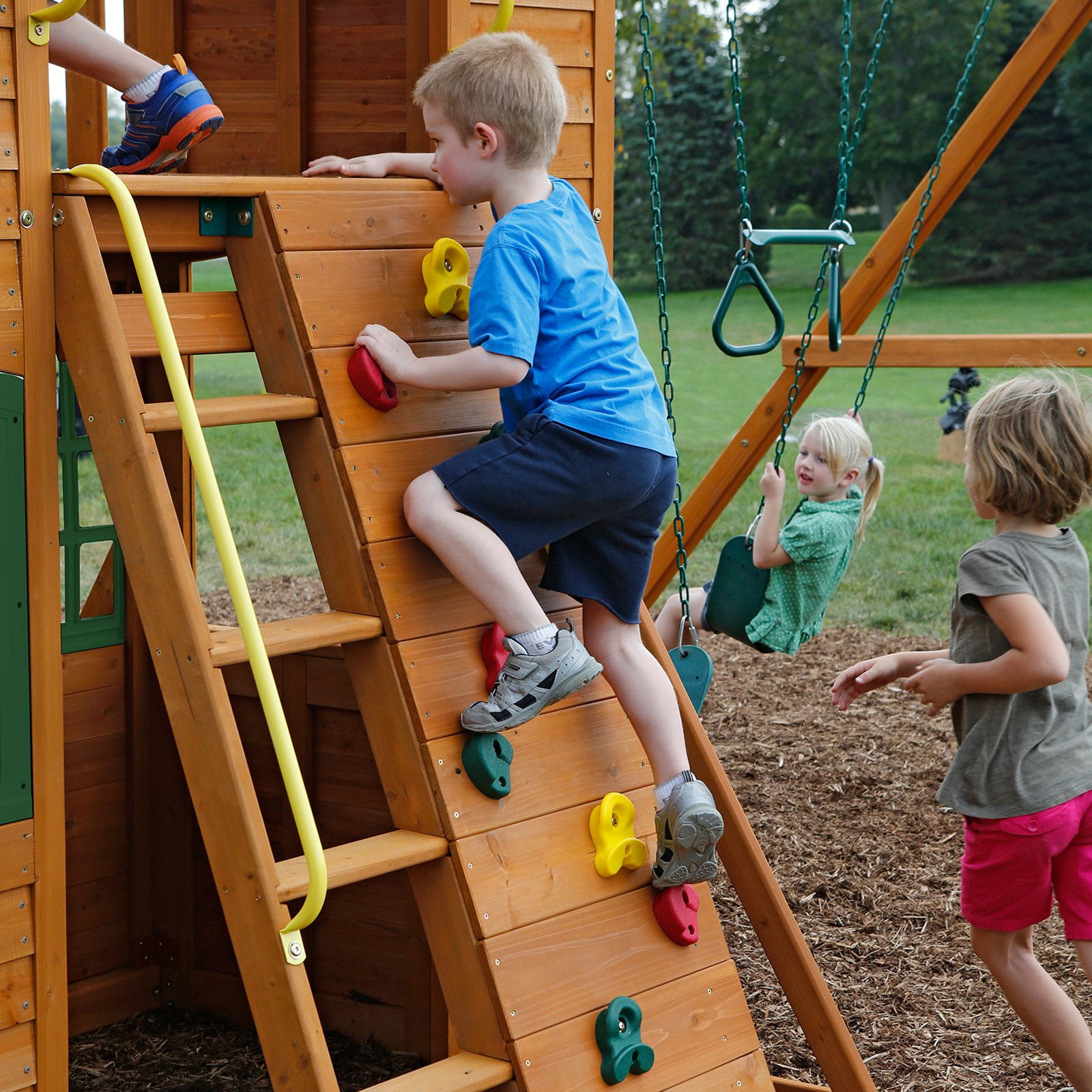 Cedar Summit Shelbyville Deluxe Swing Set Com