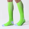 thumbnail image 4 of Dinheiro Calcetines de compresión para correr de 20 a 30 mmHg para hombres y mujeres, color verde, 4 of 5