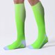 thumbnail image 4 of Dinheiro Calcetines de compresión para correr de 20 a 30 mmHg para hombres y mujeres, color verde, 4 of 5