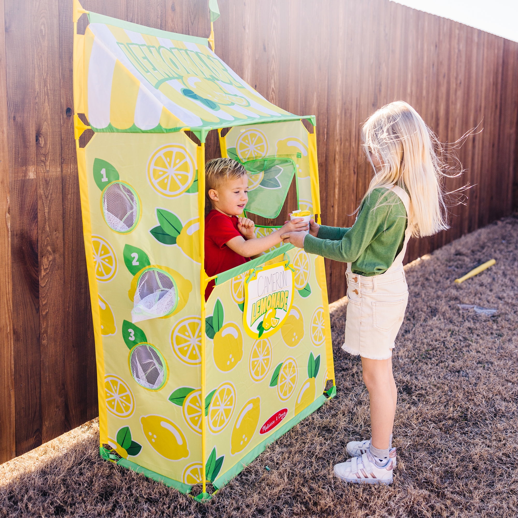 Melissa & Doug Lemonade Stand Play Tent With Beanbag Game, Easy to Assemble, for Toddlers, Preschoolers 3+