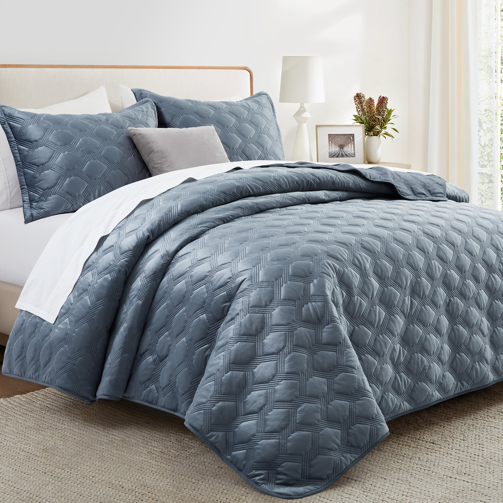 IR Imperial Rooms Luxury Velvet Quilt Set Ultrasonic Embossed Bedspread Geometric Pattern 2-Piece Soft Reversible Twin Size Bluish Gray