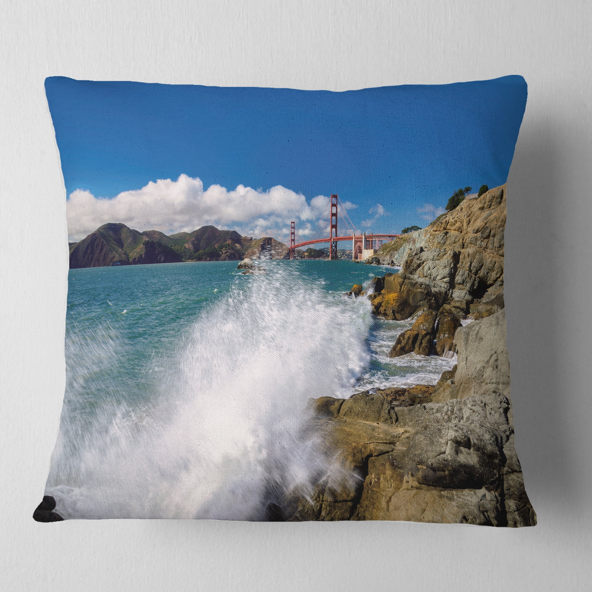 Designart Golden Gate Bridge in San Francisco - Seashore Throw Pillow - 16x16