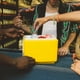 thumbnail image 4 of Cooler Igloo Playmate Retro 6,6 L, color amarillo, 4 of 9