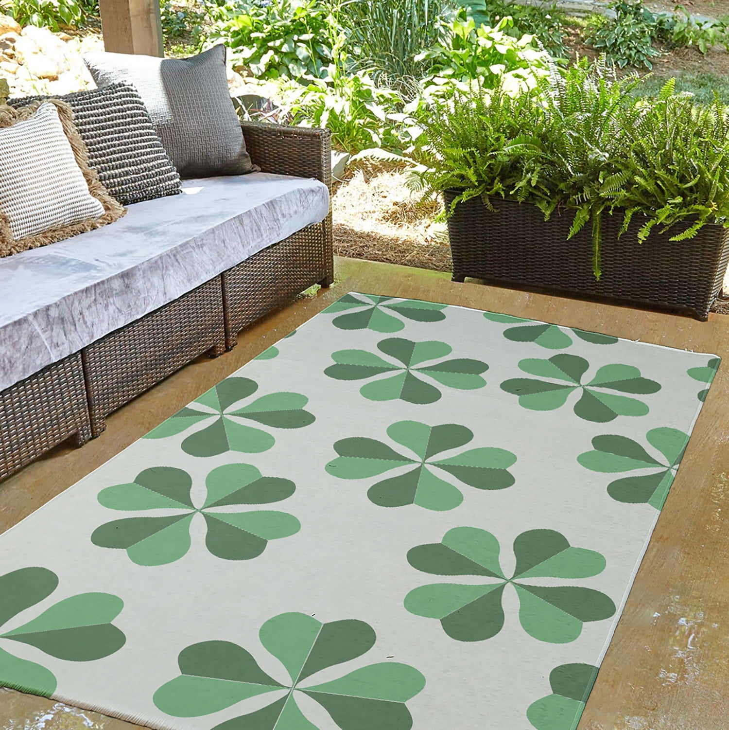Simply Daisy 3' x 5' Laurel Tree Green Lucky Patch St. Patrick's Day Chenille Indoor/Outdoor Rug