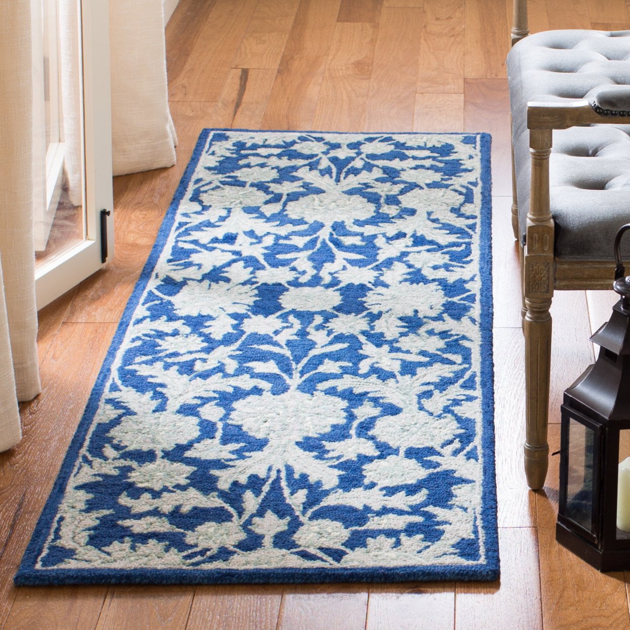 SAFAVIEH Micro-Loop Carl Floral Overdyed Wool Area Rug, Navy/Grey, 5' x 5' Round