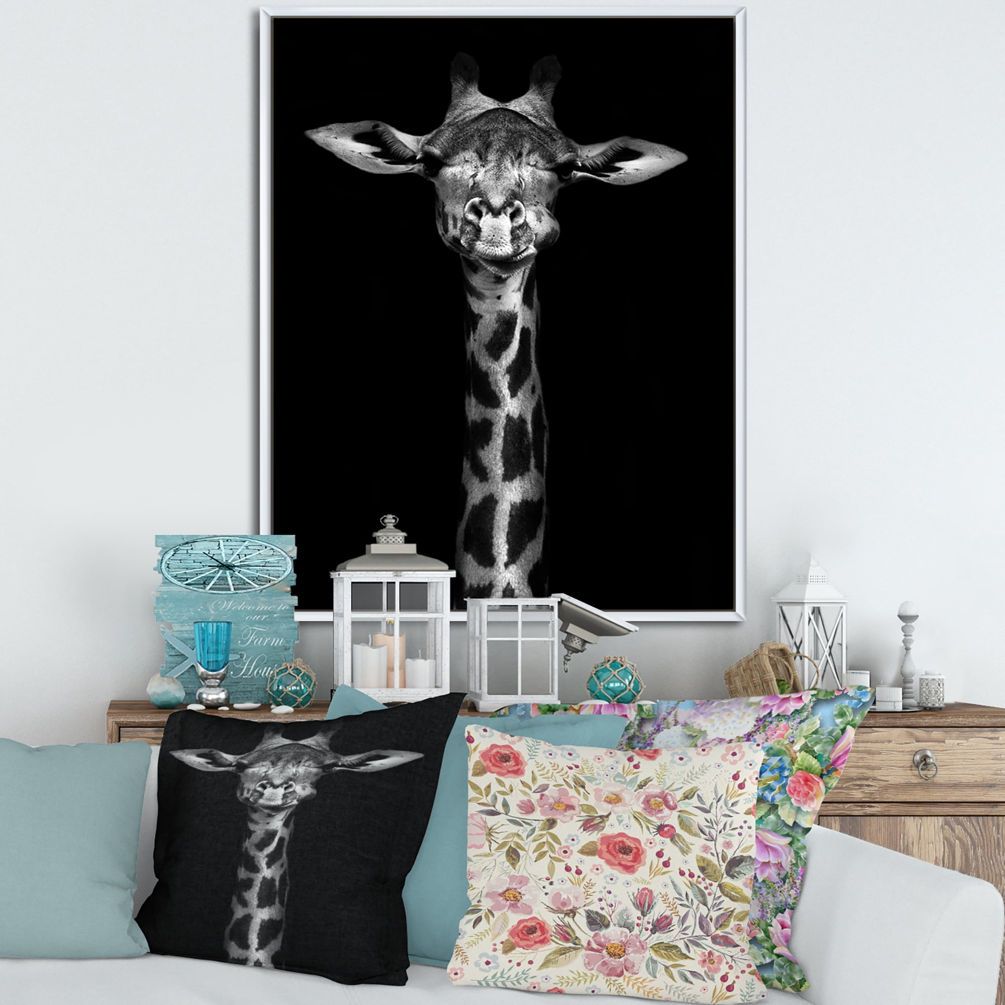 Designart 'Portrait Of A Giraffe In Monochrome' Farmhouse Framed Canvas Wall Art Print