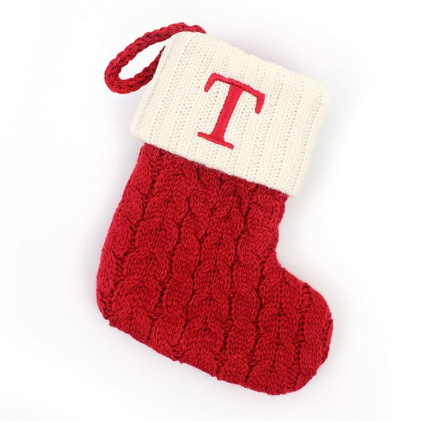 Medias navideñas personalizadas con letras del alfabeto: calcetines de dulces festivos con lazo para colgar, ideales para decorar el árbol y regalar en las fiestas.