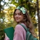 thumbnail image 5 of Diadema floral de graduación con pinza para el cabello con flores falsas para accesorios de fotos y ceremonias de graduación universitaria., 5 of 5