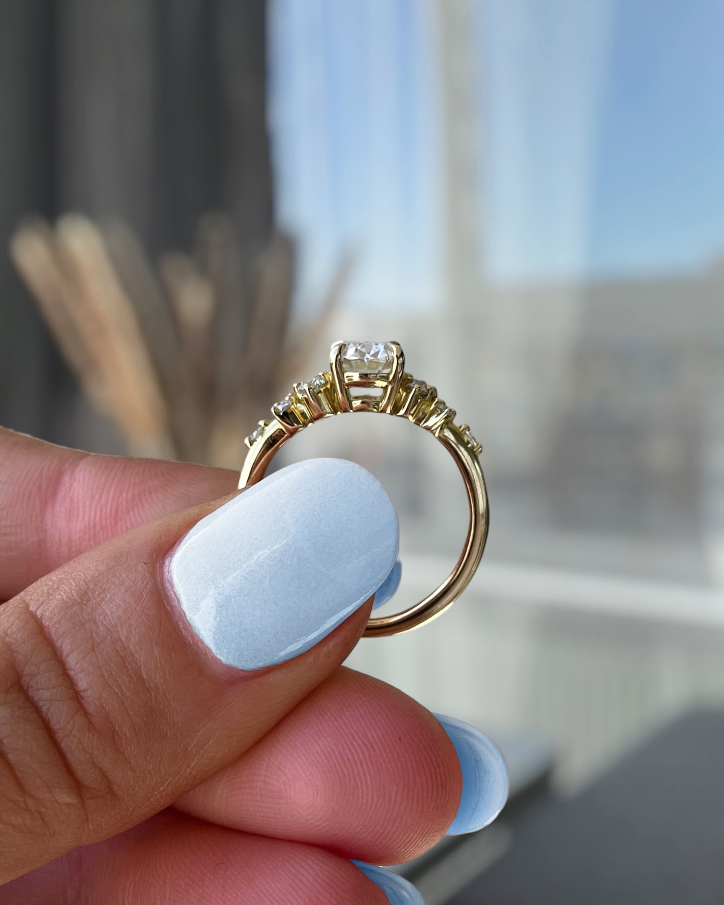 ESTE ORIGIN 1.25ct Oval Moissanite Engagement Ring with Accent Stones – 18K Yellow Gold Promise Ring for Women, US 6.5.
