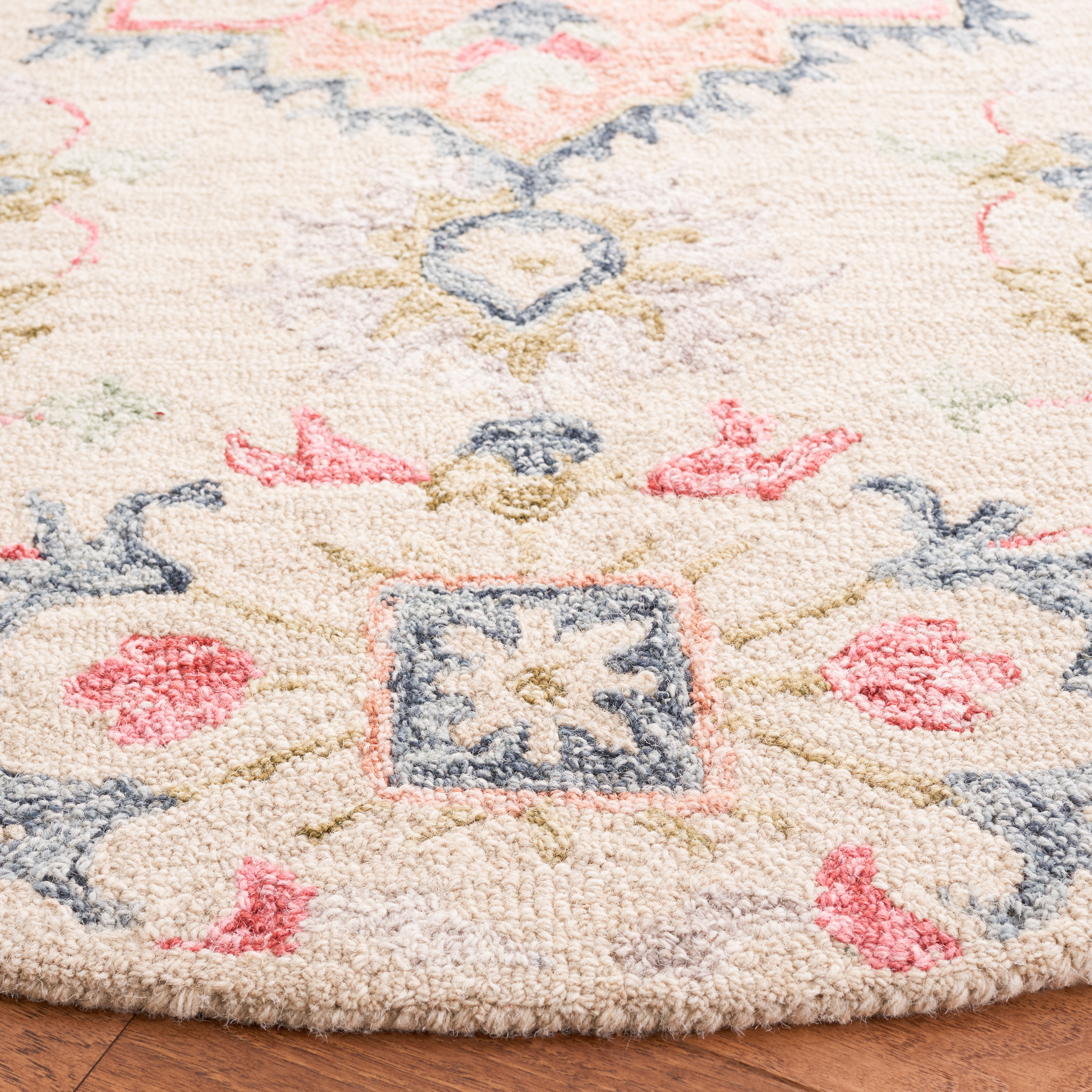 SAFAVIEH Metro Fernando Floral Area Rug, Beige/Rust, 6' x 6' Round