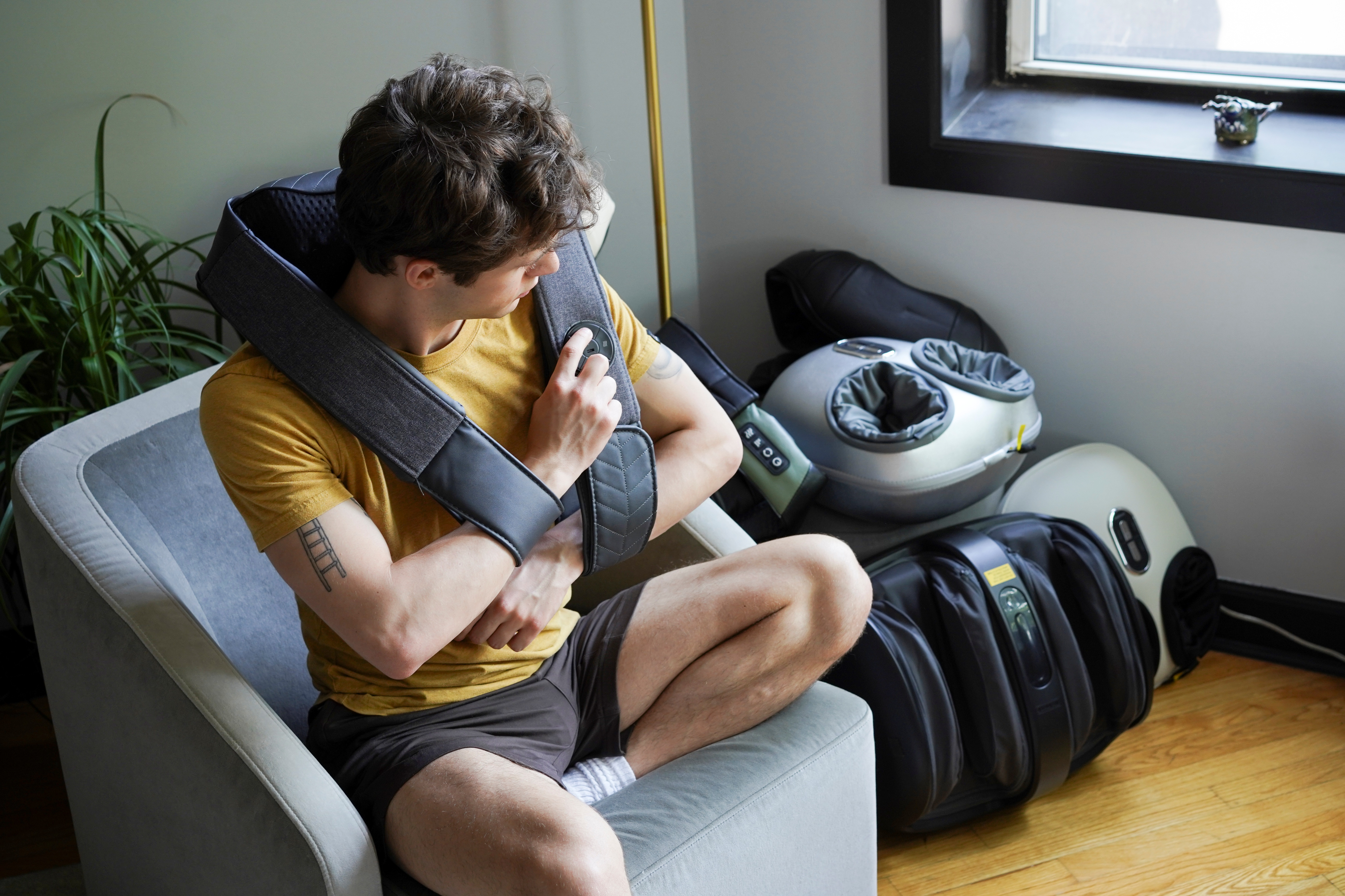 Nekteck Cordless Shiatsu Neck Massager with Heat for Pain Relief,Portable Massage Pillow - Gray