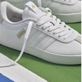 thumbnail image 3 of Zapatilla adidas VL Court 3.0 para hombre con parte superior de piel, 3 of 9