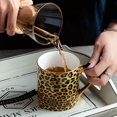 thumbnail image 3 of Taza de café de porcelana de hueso con patrón de leopardo chapada en oro de lujo, forma redonda, reutilizable, solo lavado a mano, perfecta for decoración del hogar y ocasiones especiales, 3 of 3