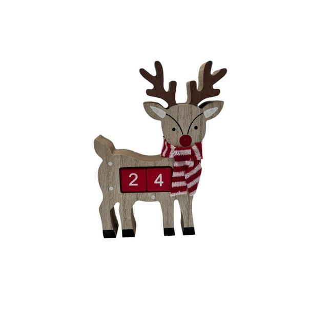 calendario navideño decorativo en forma de reno y con dados de madera café y rojo; vista frontal centrada del reno de madera natural con cuernos elevados, nariz pintada de rojo y bufanda a rayas, con un espacio central que contiene dos dados rojos intercambiables que sirven como contador de días hasta Navidad y que resulta ideal para actividades interactivas familiares.