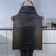 thumbnail image 4 of Delantal con peto ajustable unisex con textura de cuero de PVC con bolsillos para comedor comercial y cocina casera (M) JAMW Sencillez, 4 of 4