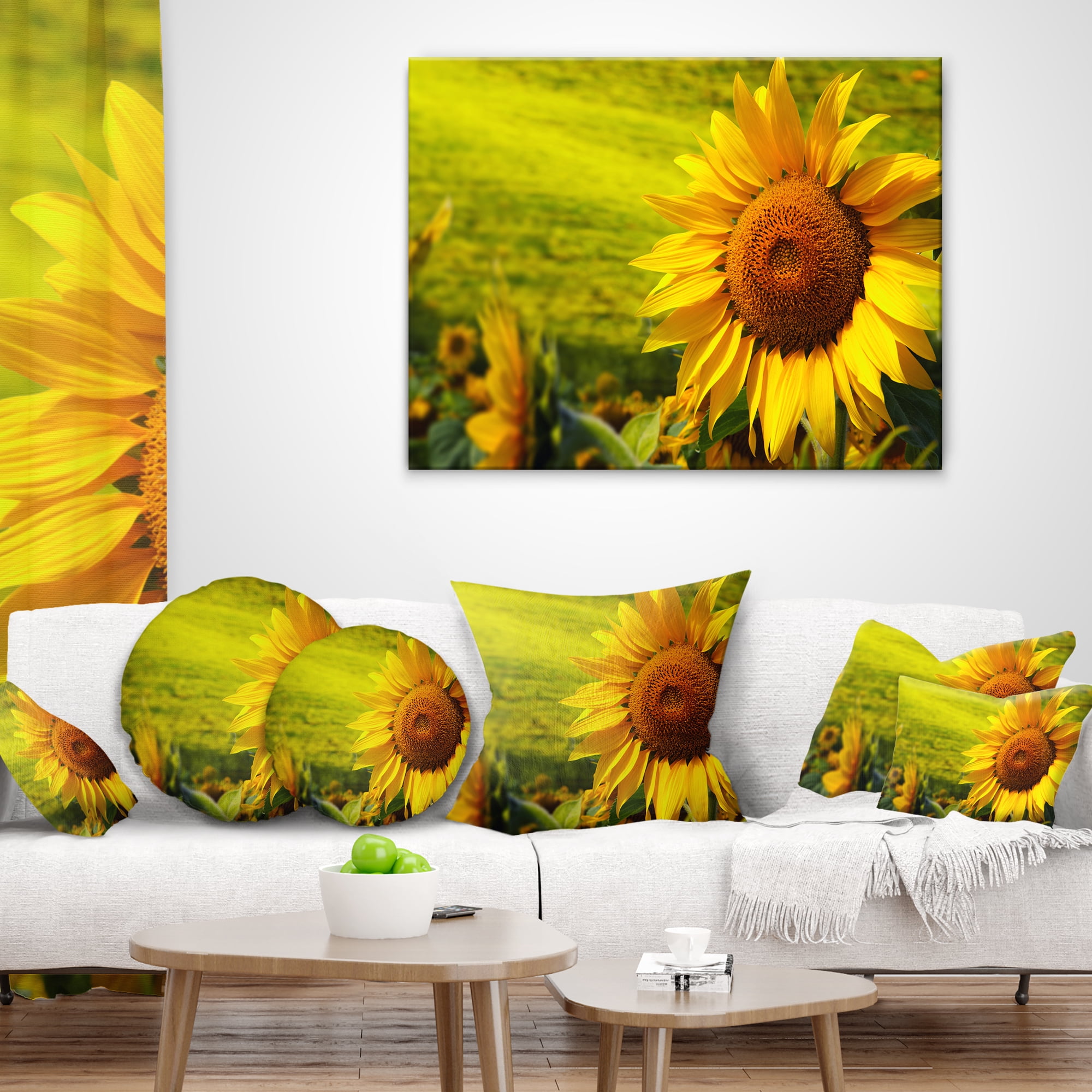 Designart Tuscany Sunflowers on Green - Floral Throw Pillow - 16x16