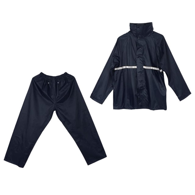 pantalones impermeables con capucha impermeables con capucha para lluvia conjunto de funda para lluvia con reflector dynwavemx traje de lluvia impermeable para adultos Traje de lluvia azul marino talla XL de 2 piezas con chaqueta con capucha ocultable y pantalón de cintura elástica; banda reflectante horizontal en el torso, cierre de botones a presión en el frente, tafetán de poliéster con forro de malla, mangas y tobillos con elástico, mostrado sobre fondo blanco; también suele usarse como protección ligera para equipo al acampar.