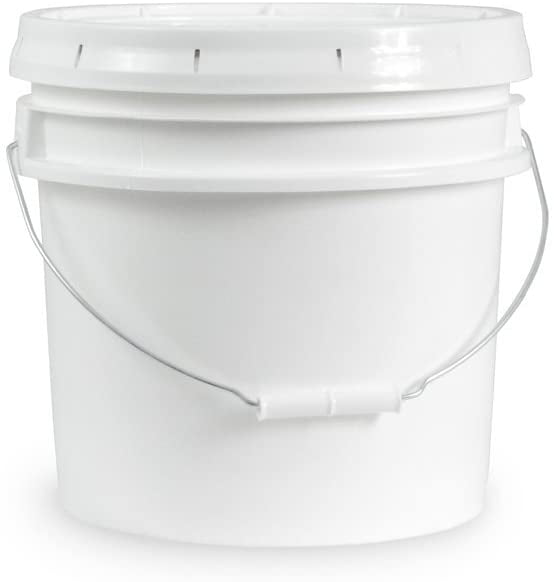 5 Berry BUCKETS & LIDS PLASTIC PAILS 50 OZ Container White New with handle lot 