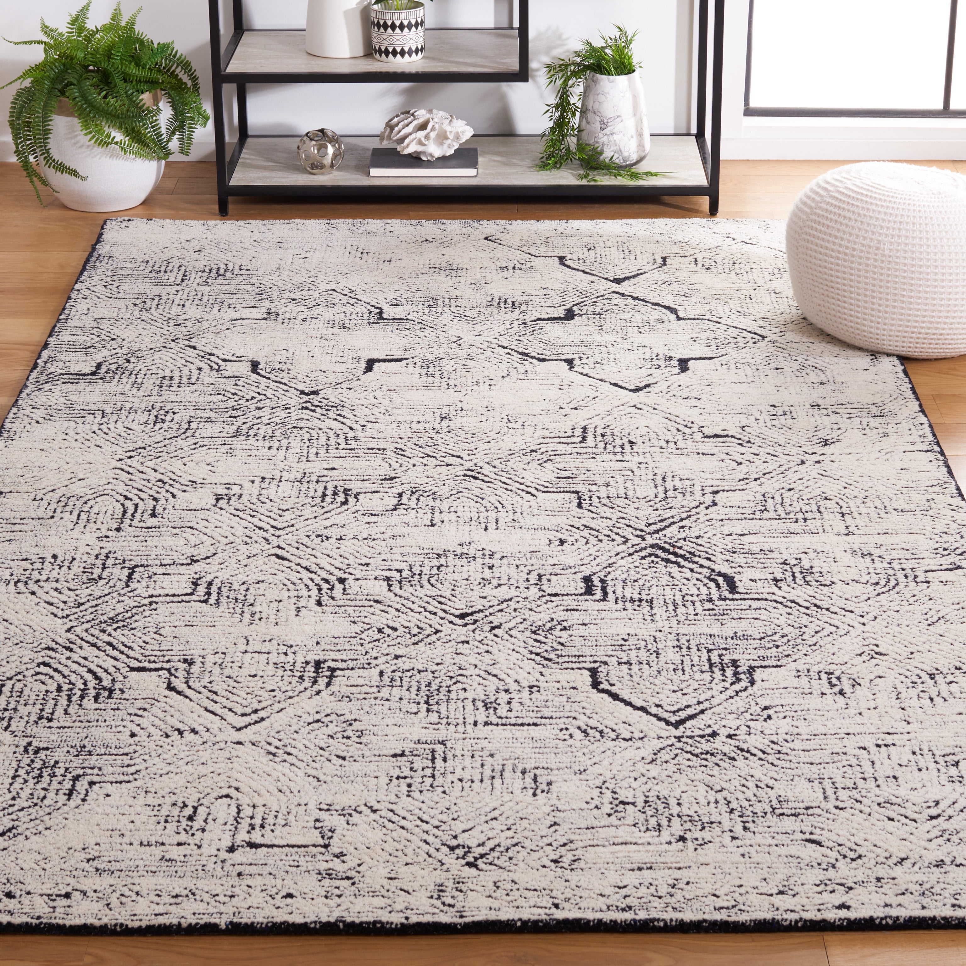 SAFAVIEH Metro Clover Geometric Area Rug, Black/Ivory, 8' x 10'