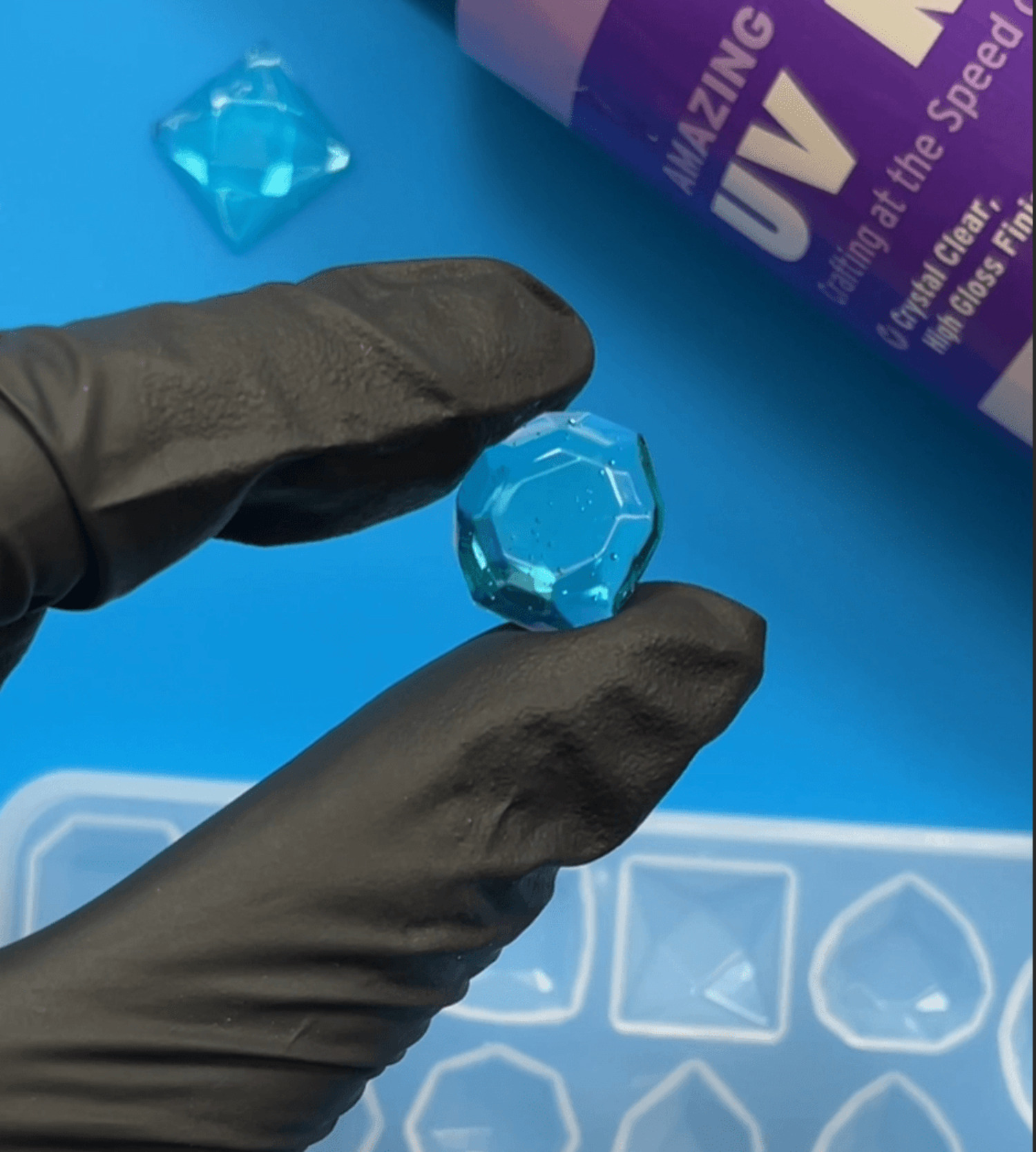 Alumilite Amazing Crystal Clear UV Resin for Jewelry Making, 8 oz, Fast Curing UV Resin for Resin Art, Crafts, Earrings, Keychains