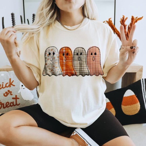 Preppy Floral Ghost T-Shirt – Girly Fall Tee with Cute Autumn Spirit and Soft Coquette Aesthetic
