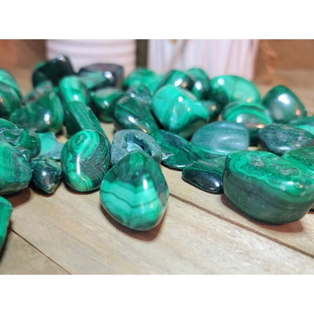 ONE MALACHITE TUMBLED STONE