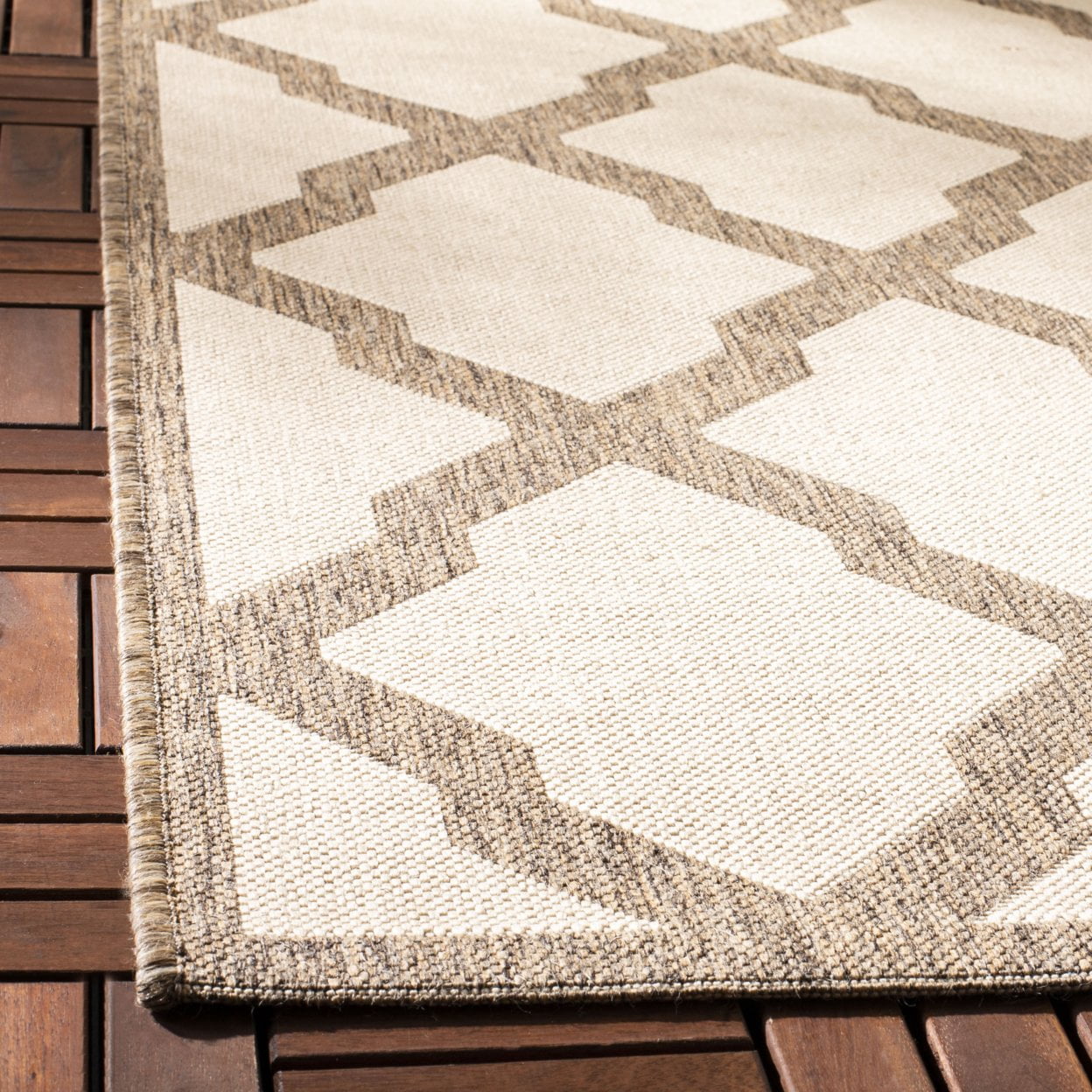 SAFAVIEH Beach House Loraine Trellis Indoor/Outdoor Area Rug Cream/Beige, 6'7" x 6'7" Square
