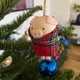 thumbnail image 5 of Cerdos en mantas, decoración navideña, colgante de cerdo de Navidad de dibujos animados lindo hecho a mano con accesorios de cerdito de madera, adorno divertido para árbol de Navidad para decoración n, 5 of 7