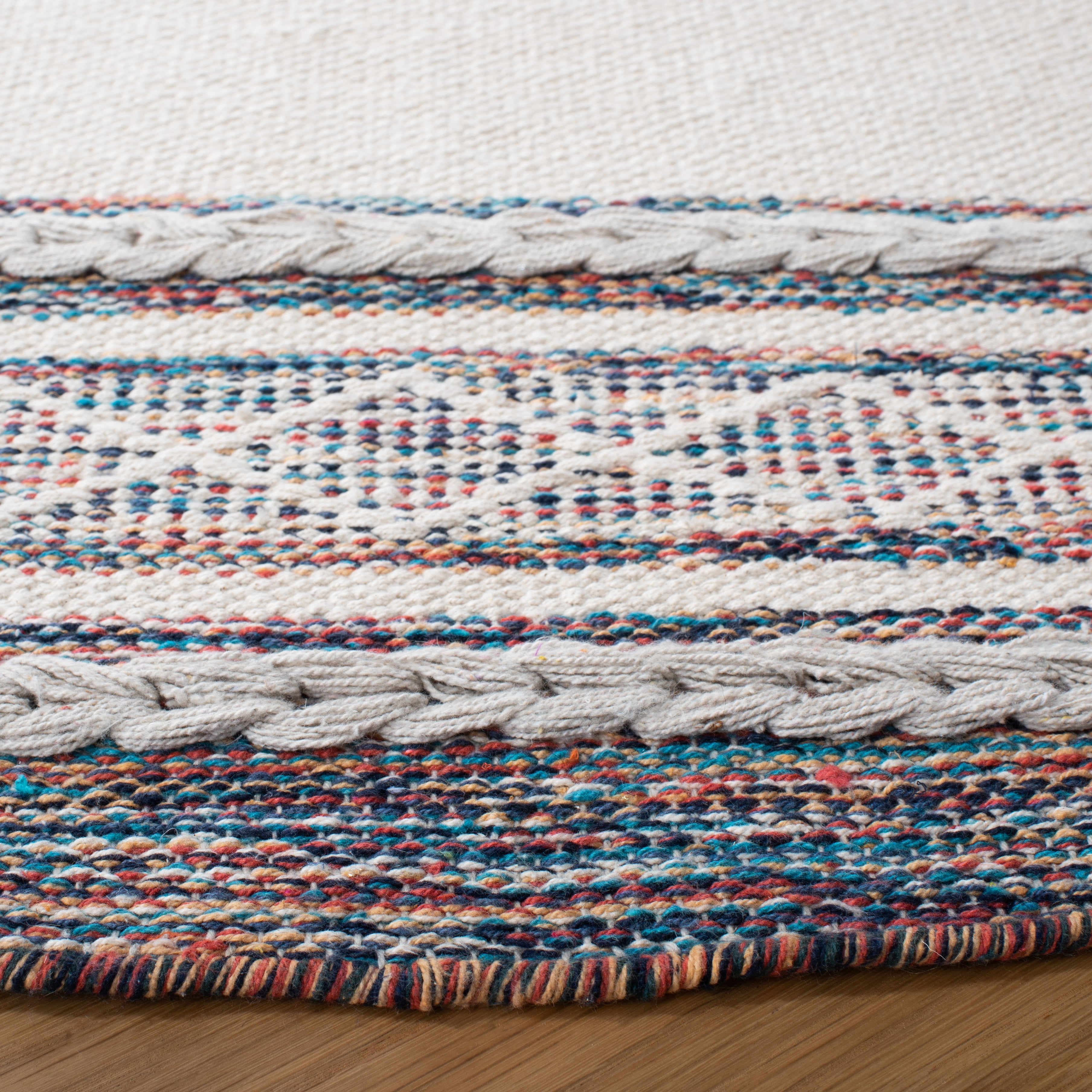 SAFAVIEH Montauk Phipp Southwestern Cotton Area Rug, Beige/Blue, 6' x 6' Round
