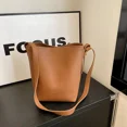 thumbnail image 2 of Bolso de hombro de PU de gran capacidad con cierre de alta calidad 2024, bolso cruzado sencillo de color sólido, bolso de mano suave, versátil y moderno, 2 of 5