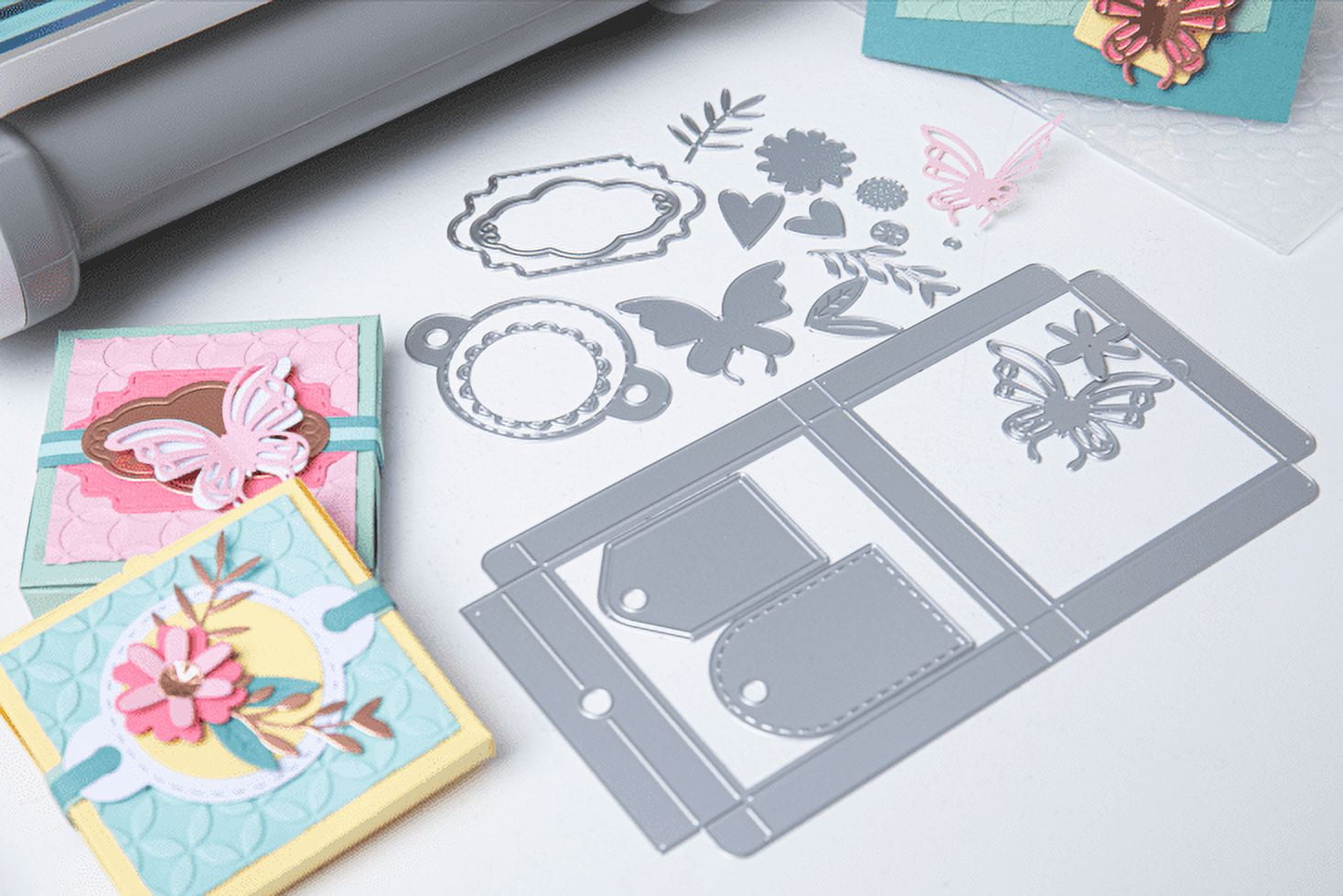 Sizzix Big Shot Plus Manual Embossing and Die Cutting Machine with Starter Kit