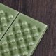 thumbnail image 4 of 4PCS Almohadillas de espuma XPE plegables impermeables Alfombrilla resistente al calor Asiento de cojín resistente al frío con bolsa de almacenamiento para Camping Park Picnic (Verde), 4 of 5