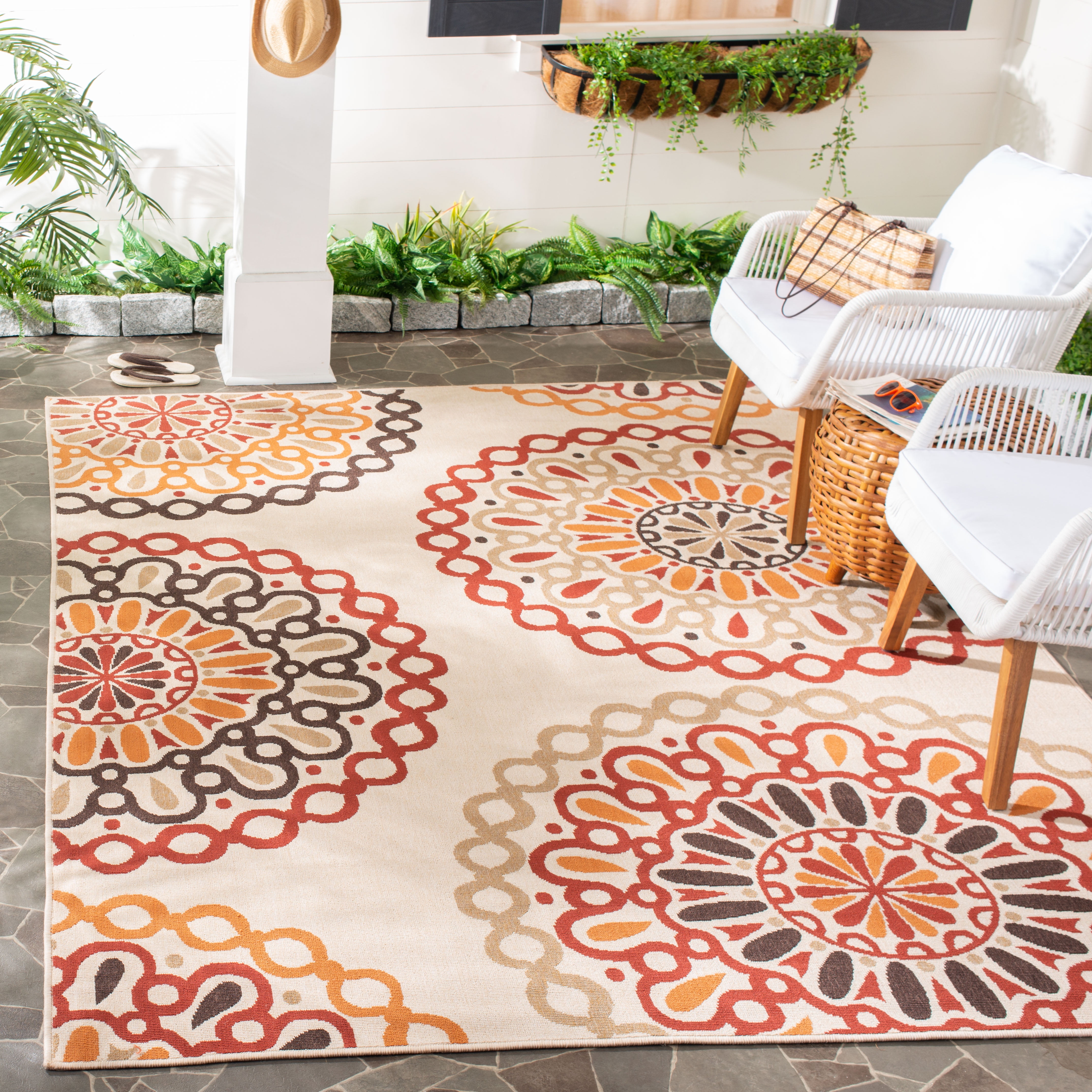 SAFAVIEH Veranda Axum Geometric Indoor/Outdoor Area Rug, Creme/Red, 5'3" x 5'3" Square