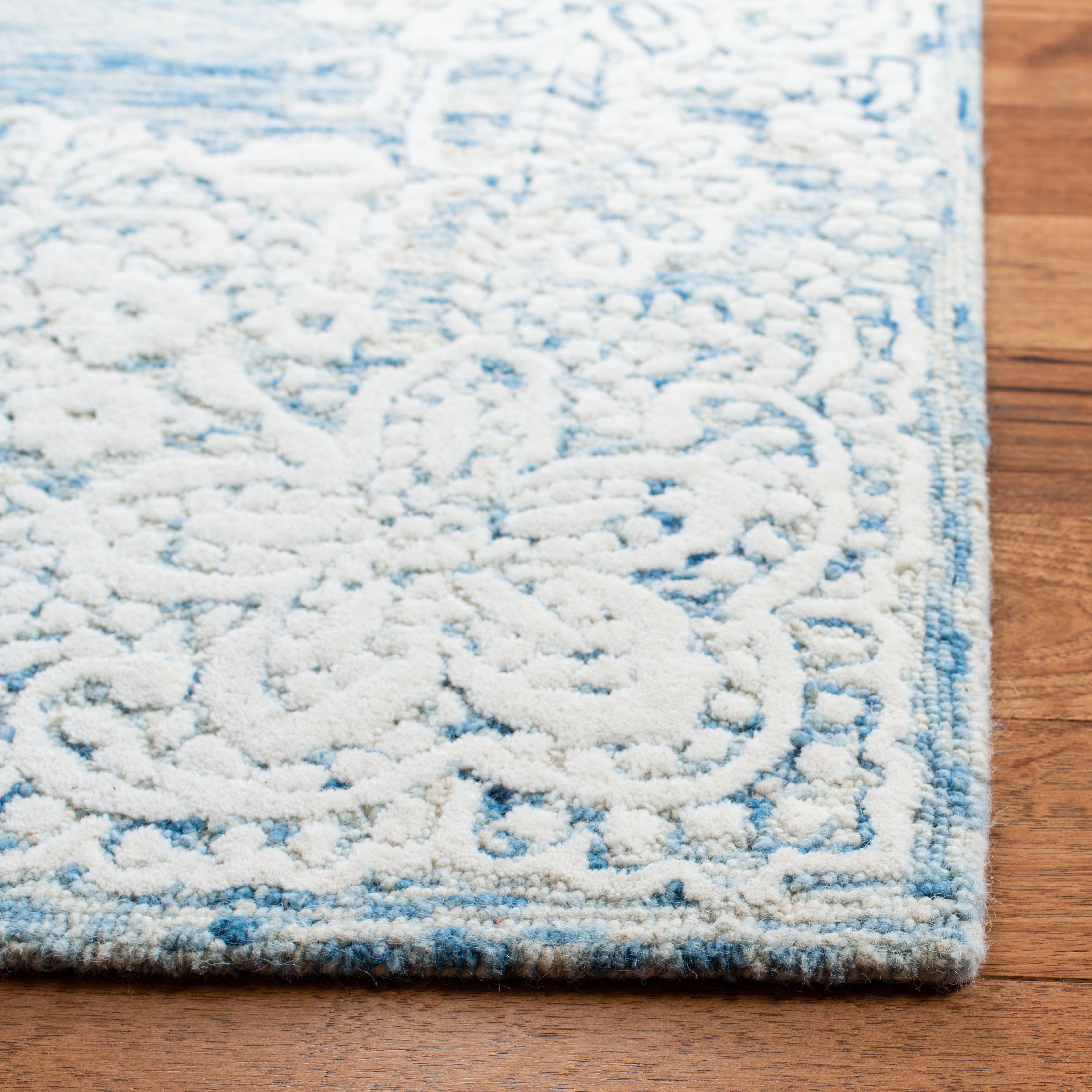 SAFAVIEH Glamour Stanice Floral Wool Area Rug, Blue/Ivory, 6' x 6' Square