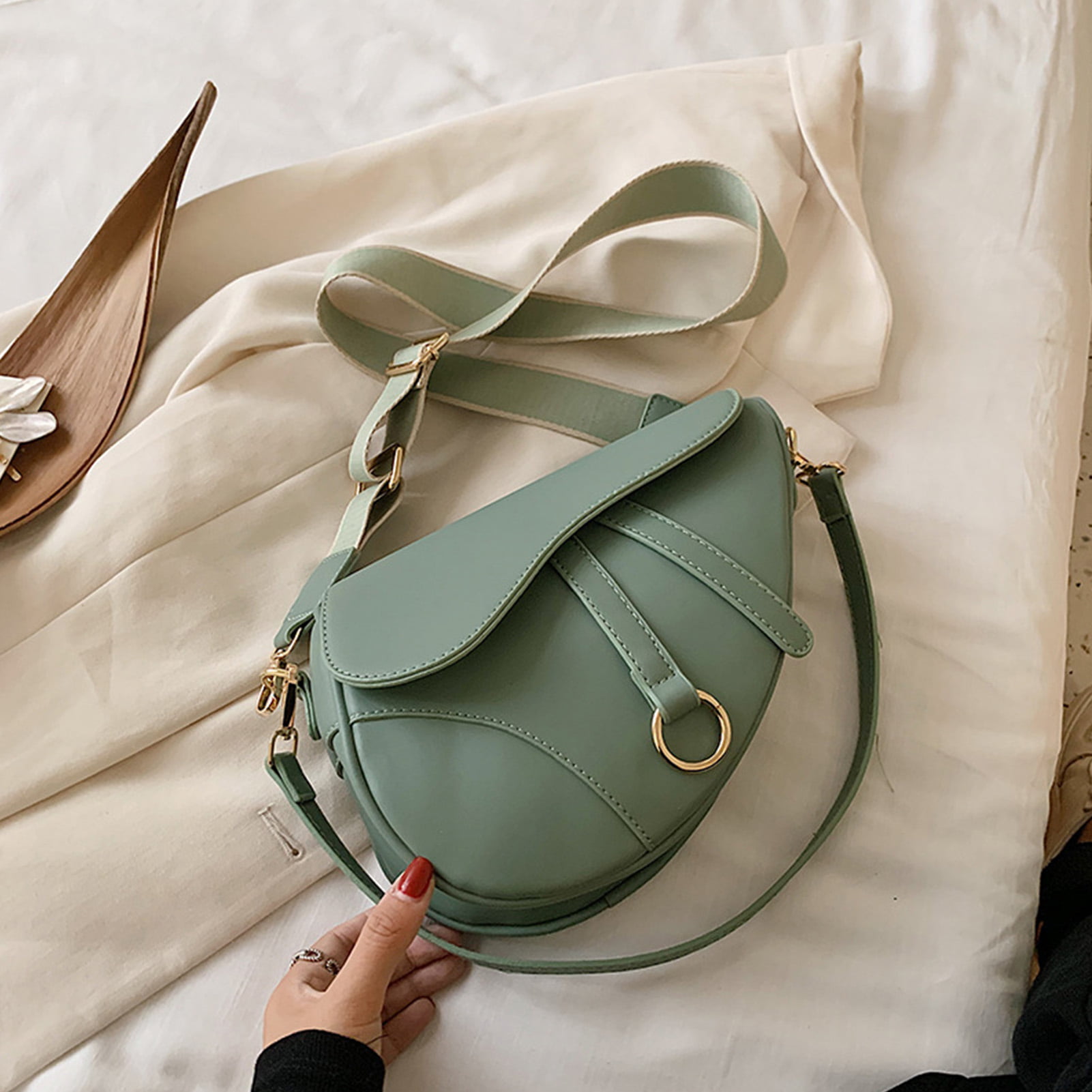 Saddle leather handbag Dior Green in Leather  24810687
