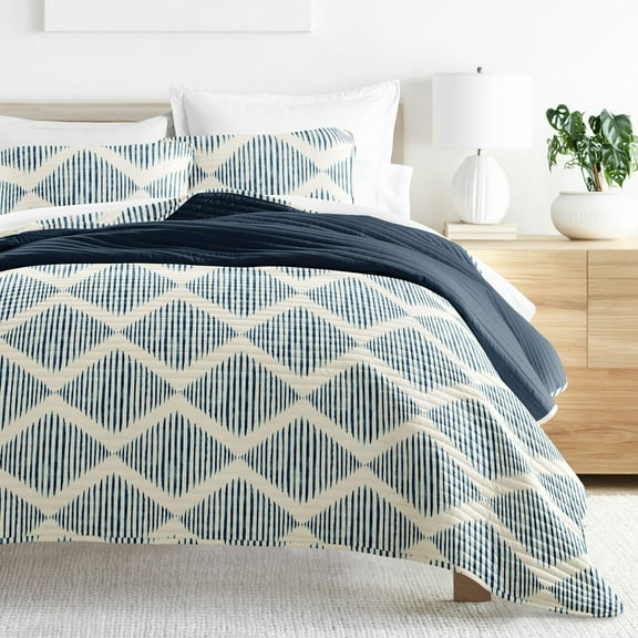 Noble Linens Navy 3 Piece Distressed Diamond Reversible Microfiber Quilt Set, King / CalKing