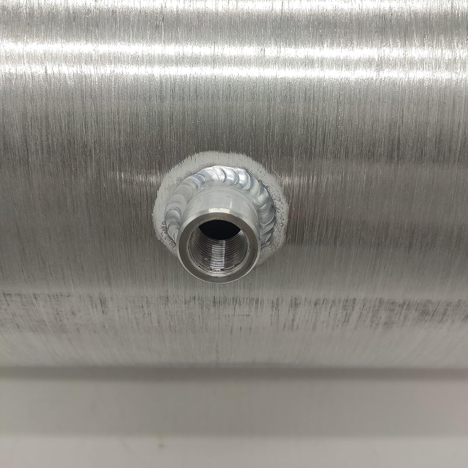 JSD AUTO PARTS fuel/gas tank 8 Gallons 10"x24" End outlet 1/4" NPT Aluminum