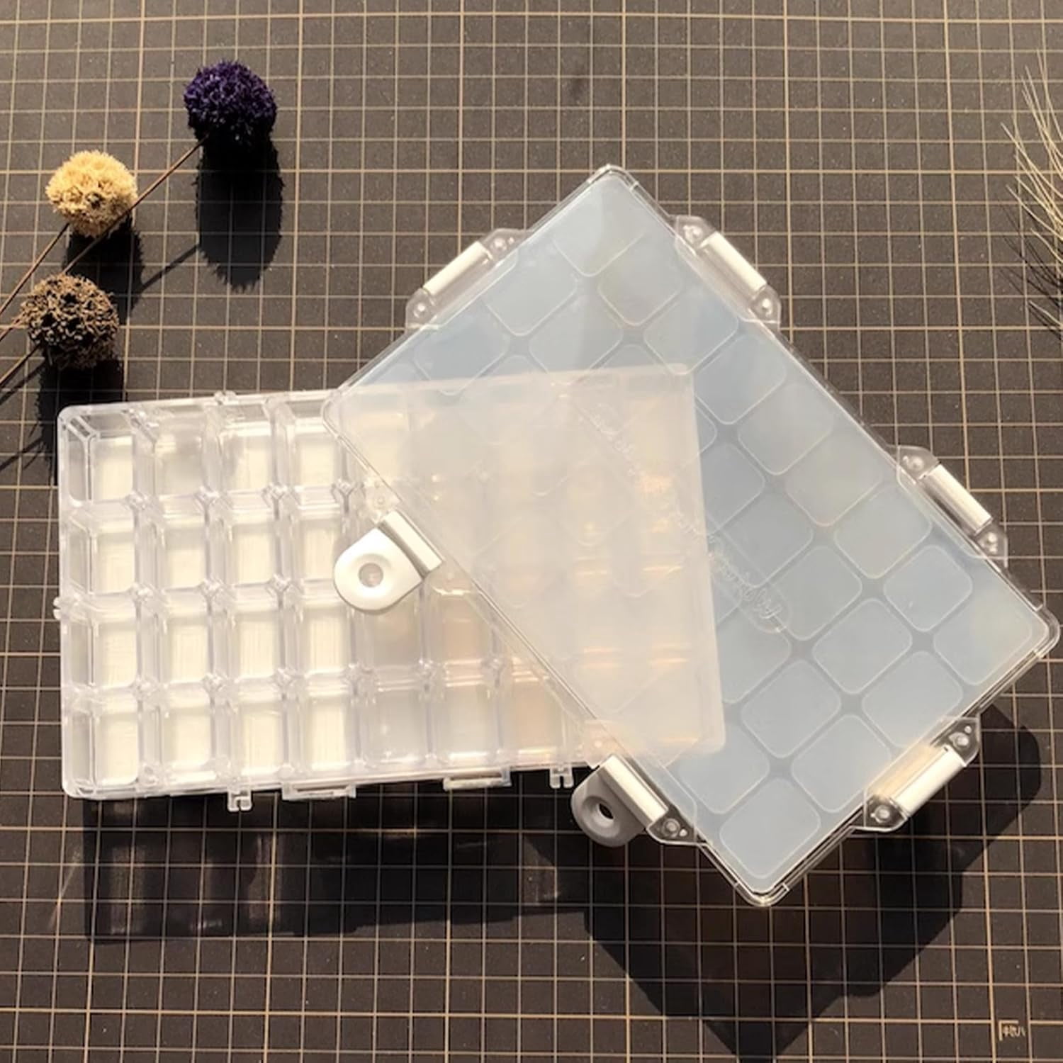 Plastic Paint Palette Tray，White Paint Storage Palette Box 36 Wells，Travel Watercolor Set，Paints Containter for Watercolors, Gouache, Acrylic and Oil Paint