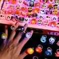 thumbnail image 3 of Juego de 30 anillos luminosos LED para Halloween Adecuados para niños y adultos, perfectos para pedir dulces en Halloween, fiestas nocturnas y eventos de disfraces para crear un ambiente espeluznante., 3 of 6