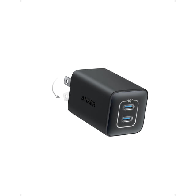 anker cargador usb-c 47 w, cargador 523 (nano 3), cargador rápido gan compacto de 2 puertos para iph - Vista 3/4 de un cargador Anker negro compacto con clavija plegable tipo A, dos puertos USB‑C apilados con bordes azules y el icono 'IQ' sobre ellos; cuerpo rectangular de bordes redondeados con marca Anker en el lateral y fondo blanco. Suele usarse como cargador de viaje compacto para teléfonos y accesorios móviles.