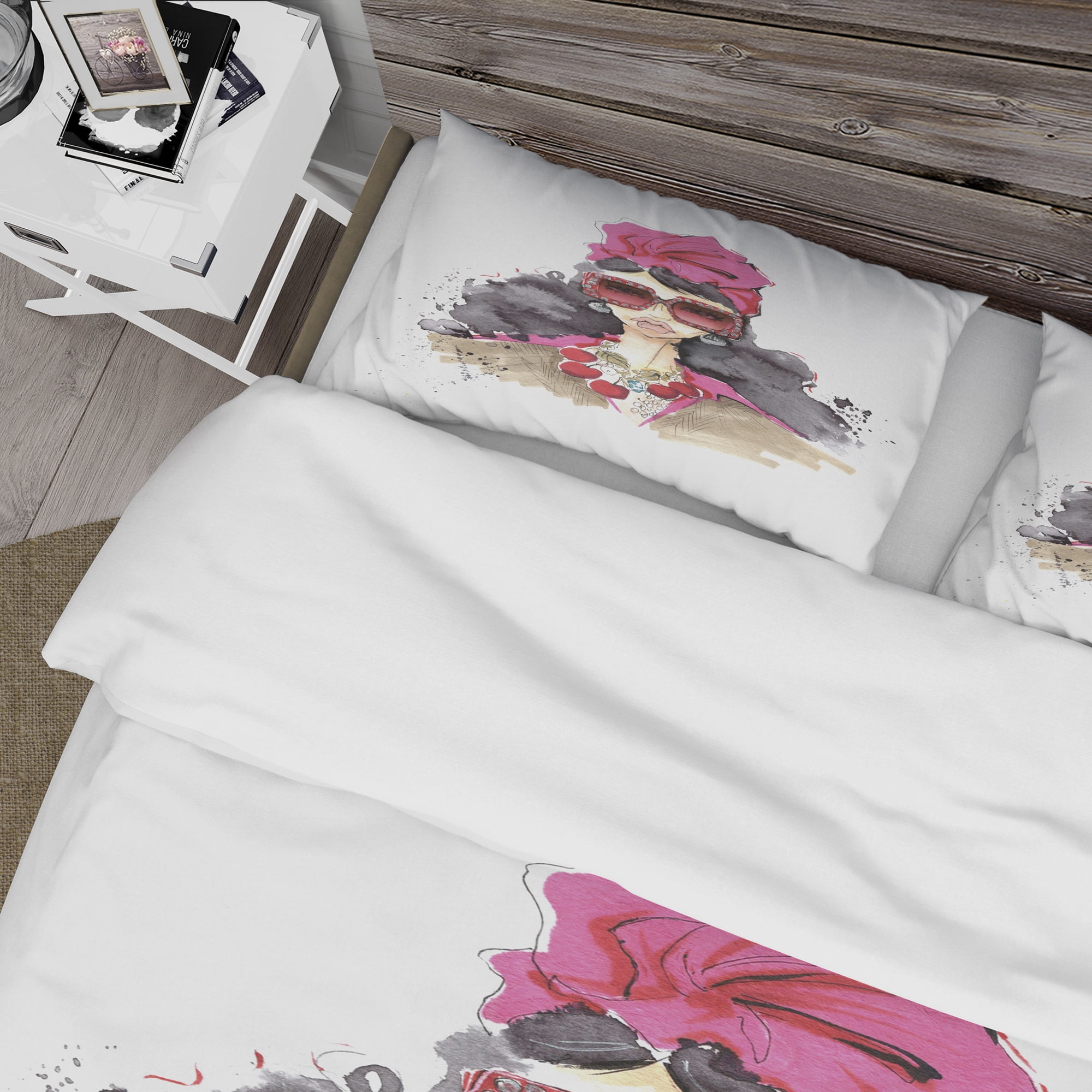 Designart 'Portrait of Trendy Girl in Sunglasses' Glamour Duvet Cover Set