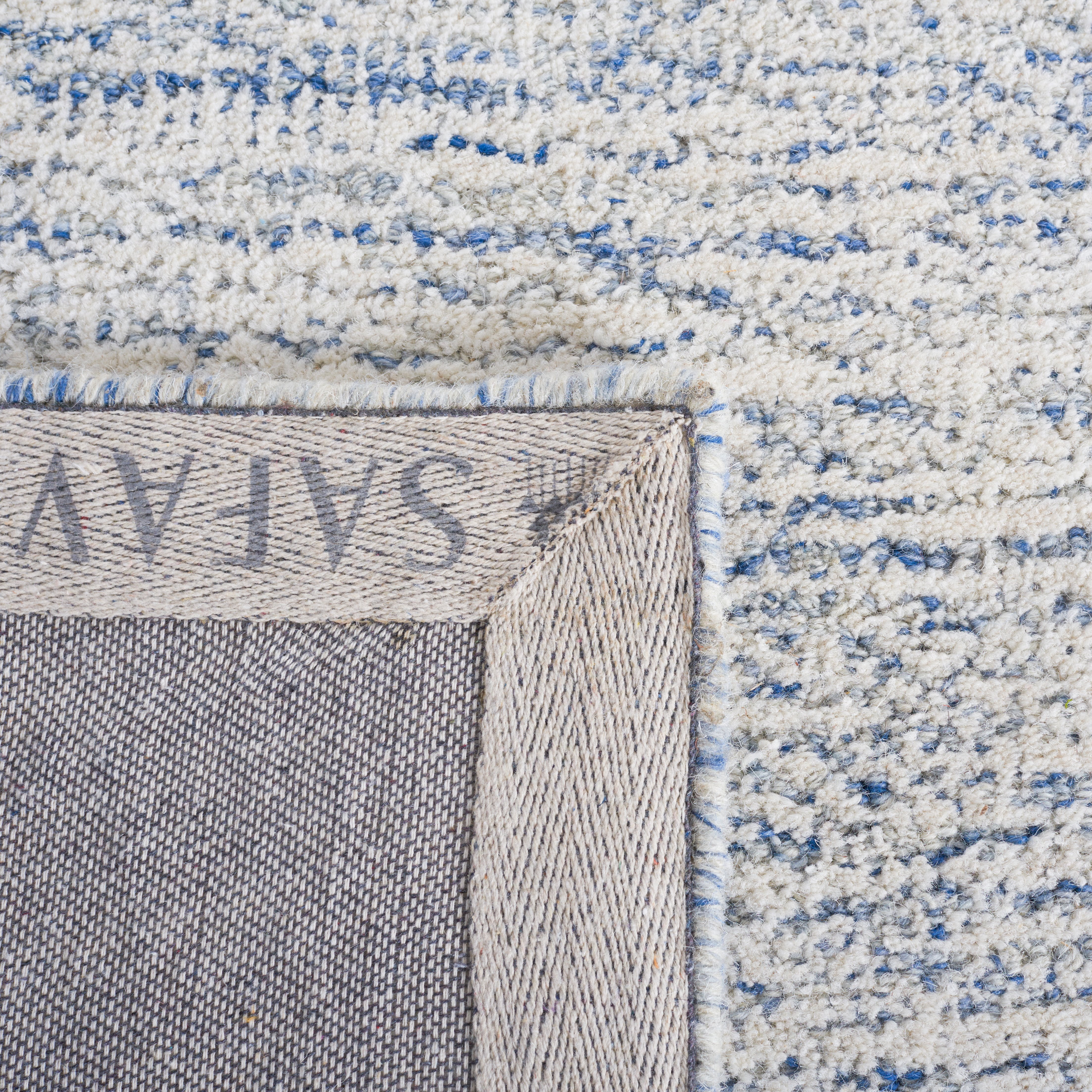 SAFAVIEH Metro Patricia Distressed Area Rug, Blue/Ivory, 5' x 8'