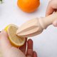 thumbnail image 4 of EeaseMX Exprimidor de limón de madera Exprimidor de naranja de madera Exprimidor de limón de cocina, 4 of 8