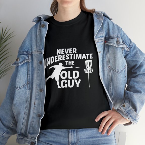 Never Underestimate The Old Guy Funny Disc Golf Designs T-Shirt